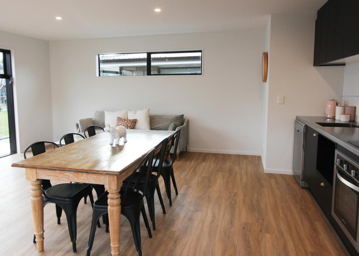 3 - Sunny Brand New House Villa วานากา ภายนอก รูปภาพ